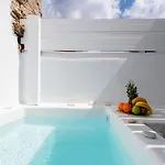 In Heart House - Naousa, Paros ナウサ