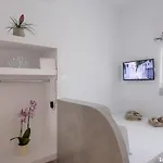 In Heart House - Naousa, Paros ナウサ