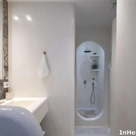 In Heart House - Naousa, Paros * ナウサ